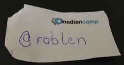 Namensschild "@roblen mediencamp"