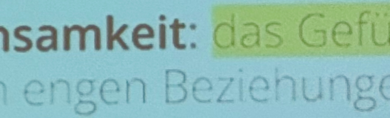 Ausschnitt aus einer Powerpoint Präsentation. Stark heran gezoomt. Text ist teilweise nur schwach zu lesen, teilweise auch gelb markiert.